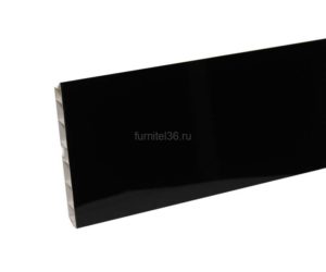 Цоколь ПВХ  Черный глянец с упл. (4м*146)
